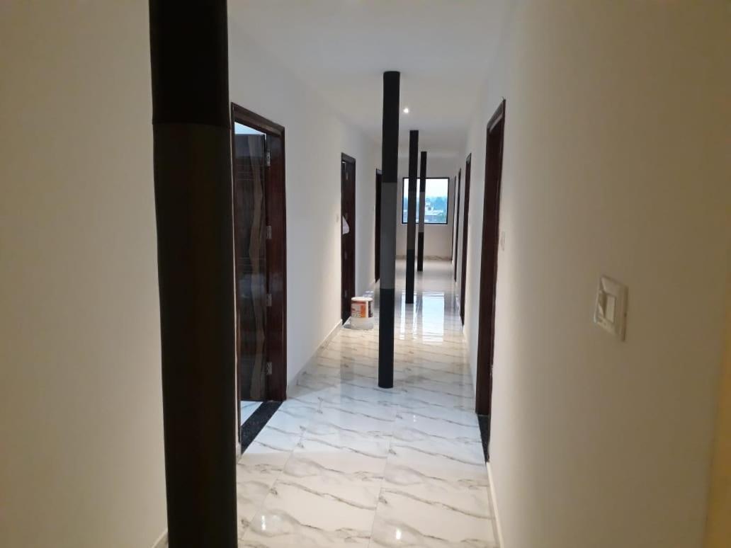 Hotel Neelam Moga ルディヤーナー エクステリア 写真