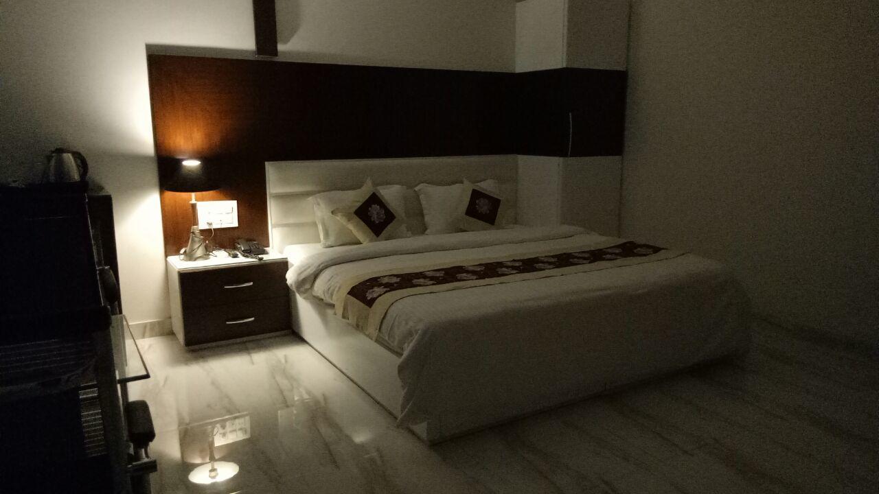 Hotel Neelam Moga ルディヤーナー エクステリア 写真