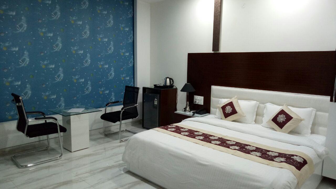 Hotel Neelam Moga ルディヤーナー エクステリア 写真