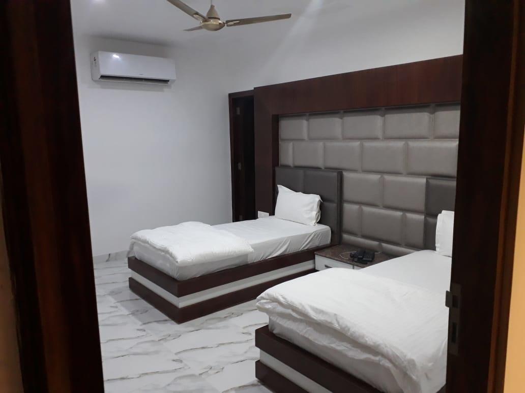 Hotel Neelam Moga ルディヤーナー エクステリア 写真